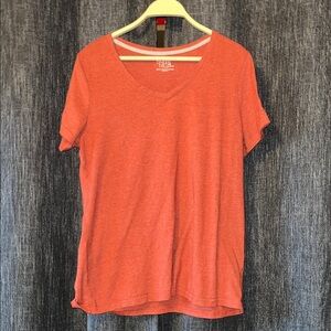 Time and Tru Heathered Coral V-Neck Short Sleeve Top